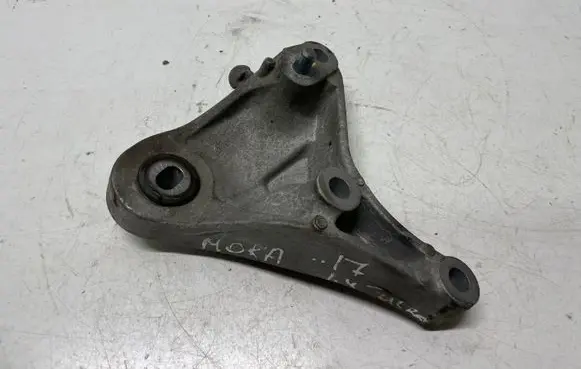 Opel Mokka X Engine mounting bracket 96983905
