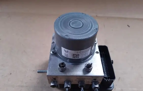 Nissan Pathfinder R51 Master brake cylinder