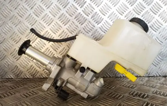 Master brake cylinder