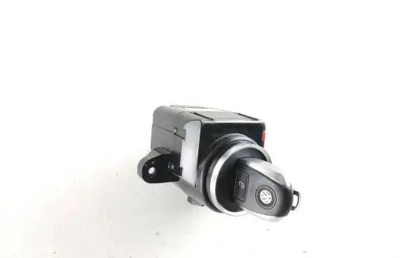 Volkswagen Touareg II Ignition lock 7P6905843D 33305101