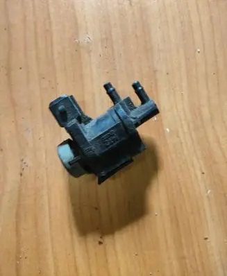 Audi A4 S4 B6 8E 8H Turbo solenoid valve 1J0906283A