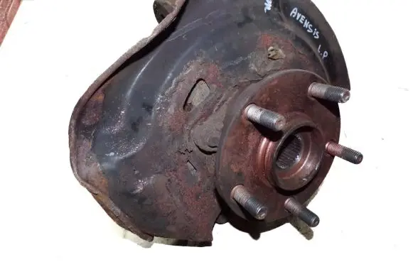 Toyota Avensis T270 Front wheel hub spindle knuckle