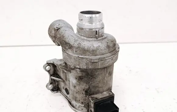 Volvo XC60 Water pump 31368715 702702280