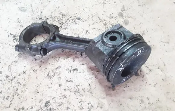 Nissan X-Trail T30 Piston with connecting rod NOCODE