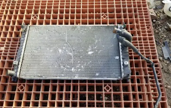 Saab 9-5 Coolant radiator P1284 52404016