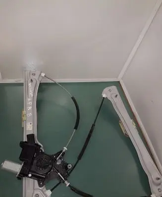 Opel Insignia B Front door electric window regulator 39138553