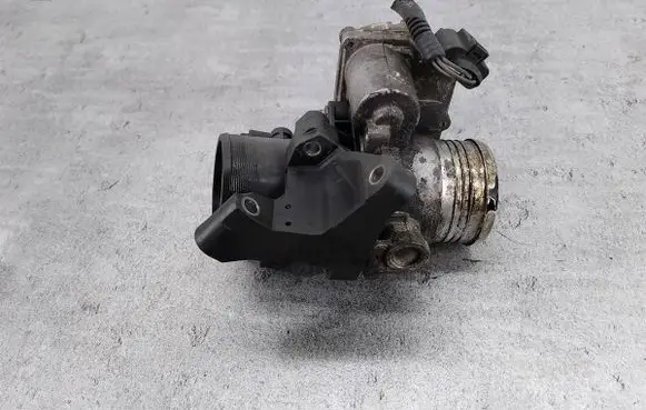 Ford Focus Throttle body valve A2C53238880