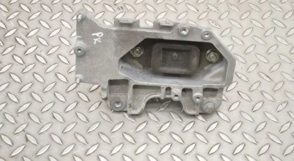 Engine mount bracket
