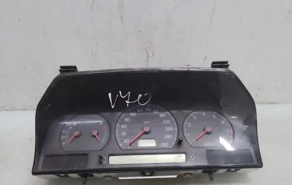 Volvo S70 V70 V70 XC Speedometer (instrument cluster) 9451530