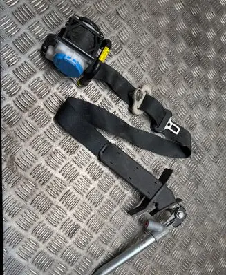 Nissan X-Trail T32 Front seatbelt 0589P1000146 1085479