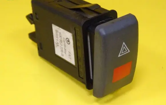 Skoda Octavia Mk1 (1U) Hazard light switch 1U0953235D