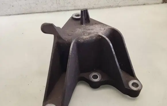 Opel Insignia A Engine mounting bracket 13228285