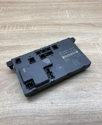 Mercedes-Benz E W211 Door control unit/module 2118701026 00401605 RIGHTSIDE