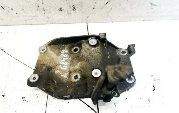 Honda Civic Engine mounting bracket