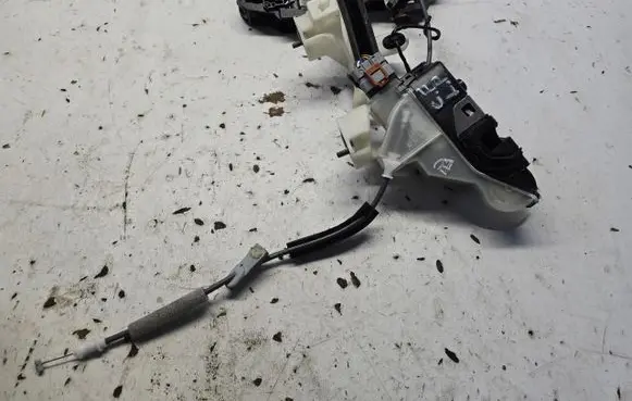 Opel Corsa F Front door lock