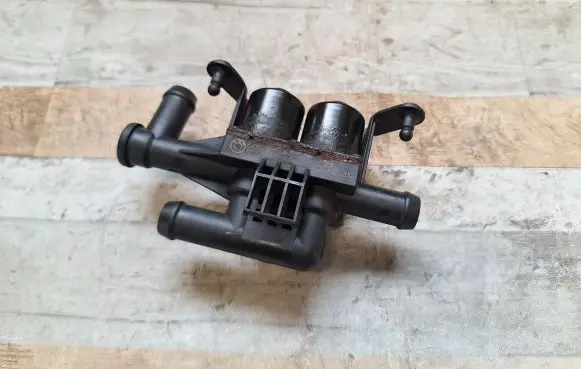 BMW 7 F01 F02 F03 F04 Coolant heater control valve 64119119164 6411911916404