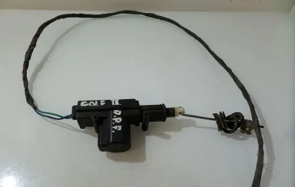 Volkswagen Golf III Central locking motor 932037992