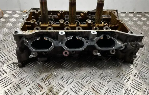 Lexus GS 300 350 430 450H Engine head 