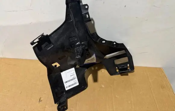 Volvo XC40 Front bumper mounting bracket 32136092