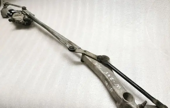 Mercedes-Benz B W245 Front wiper linkage and motor 405127 A1698202140