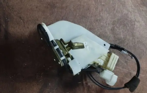 Lexus GS 300 400 430 Rear door lock