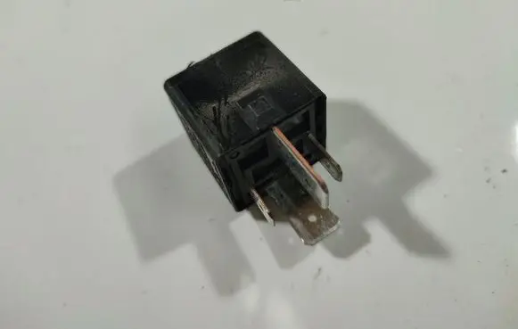 Volkswagen Touran I Other relay 1K0951253A