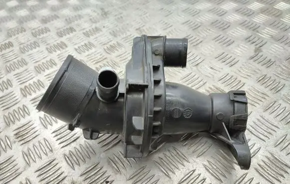 Nissan X-Trail T32 Engine coolant pipe/hose 165761844R