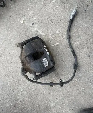 Peugeot 508 II Front brake caliper 9831731080