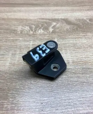 BMW 5 E39 Rear door lock loop/hook striker 8176350