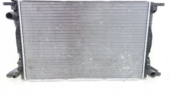 Audi Q7 4M Coolant radiator 8W0121253AB