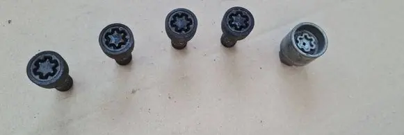 Audi A5 Sportback 8TA Spare wheel bolt ZABEZPIECAJACEH