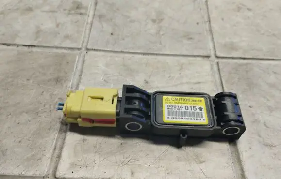 Mitsubishi Grandis Airbag deployment crash/impact sensor 8651A W002T11091 0659160486