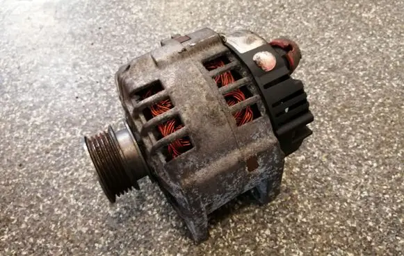 Renault Megane II Generator/alternator TG11C011