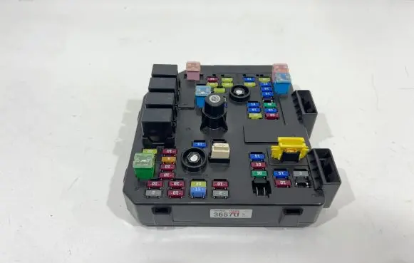 Chevrolet Captiva Fuse module 95903657