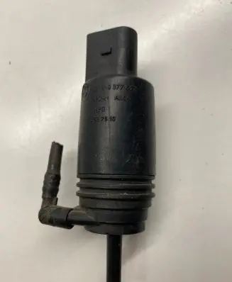 BMW 5 F10 F11 Windscreen/windshield washer pump 23557610 8377612