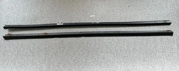Nissan Patrol 160 Front door rubber seal 80823C7100 80835C7100