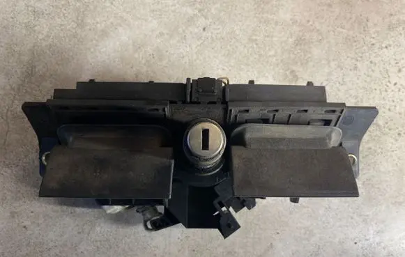 Audi A6 S6 C5 4B Tailgate/trunk/boot exterior handle 4B0827565H 8D9827565C