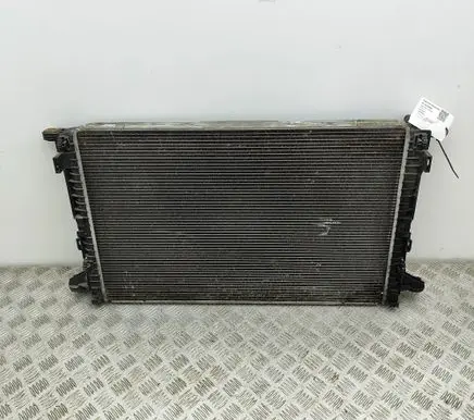 Audi Q7 4M Coolant radiator 8W0121251N