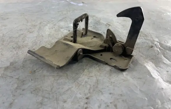Volkswagen Polo Engine bonnet/hood lock/latch loop/hook 6Q0828480A