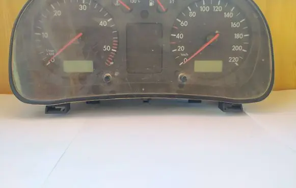 Volkswagen Golf IV Speedometer (instrument cluster) 1J0919861B 88311282