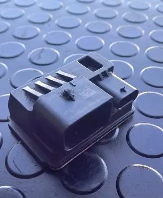 BMW 5 F10 F11 ABS relay 8570087 0522120103
