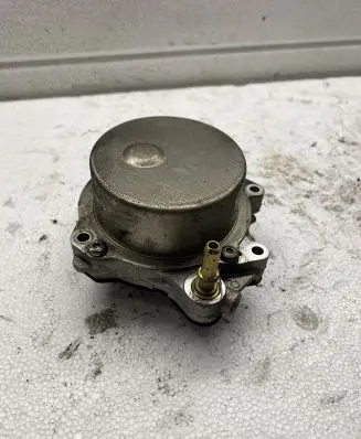 Opel Insignia A Vacuum pump 55205446