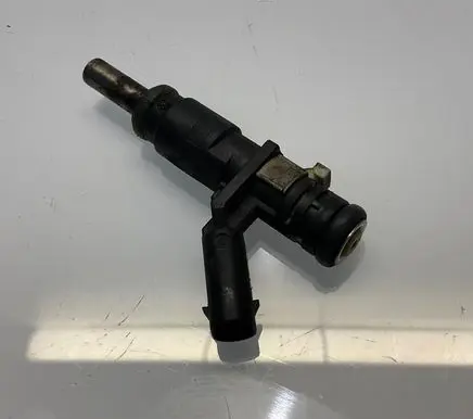 Mercedes-Benz CLS C219 Fuel injector A2720780249 2720780249