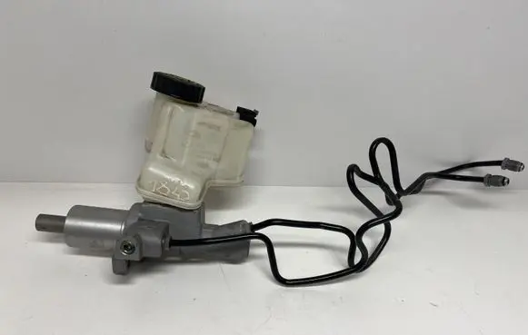 Mercedes-Benz E C207 W207 Master brake cylinder A2044300002