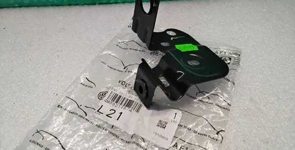 Audi Q7 4M Fender mounting bracket 4M0821167A