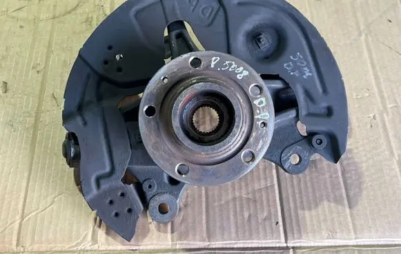Peugeot 5008 II Front wheel hub