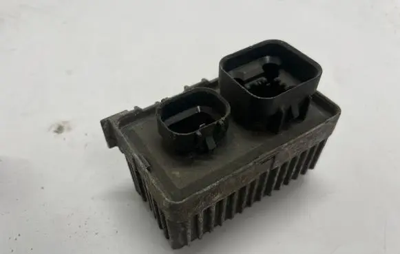 Opel Astra J Glow plug pre-heat relay 55574293