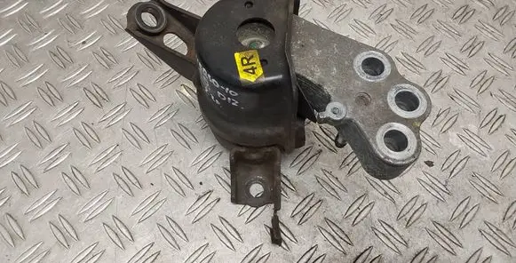 Toyota Verso Engine mount bracket