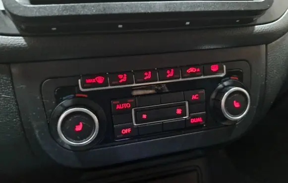 Volkswagen Golf Plus Climate control unit 5K0907044BD 5HB00974631 SW0608