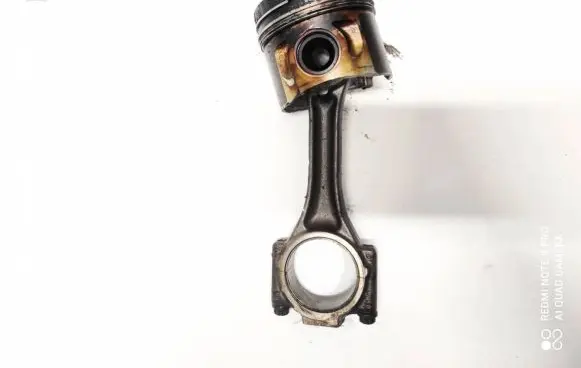 Volkswagen Golf V Piston with connecting rod